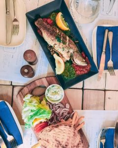 Cum cucerește sea bass-ul australian mesele românilor cu un gust oceanic ideal pentru rețete originale