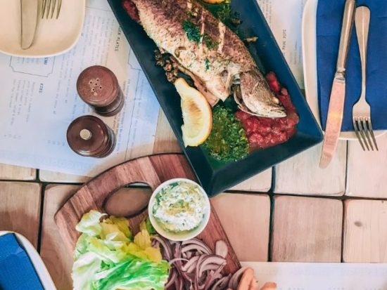 Cum cucerește sea bass-ul australian mesele românilor cu un gust oceanic ideal pentru rețete originale